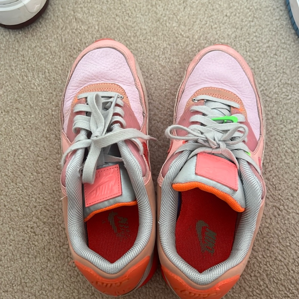 Air max 90 women’s size 9.5